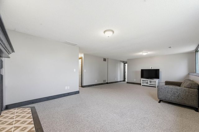 818 E Rushwood Ct, Derby, KS 67037