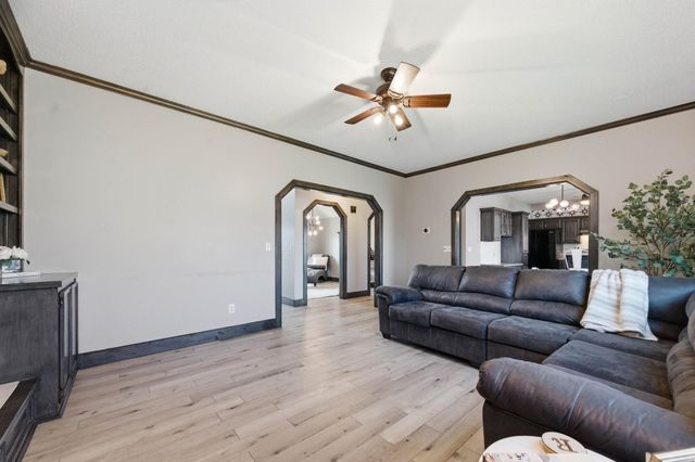 818 E Rushwood Ct, Derby, KS 67037