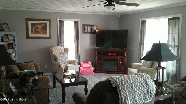 2568 Holy Cross Rd, New Haven, KY 40051