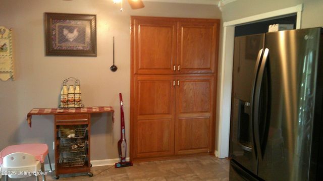 2568 Holy Cross Rd, New Haven, KY 40051