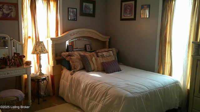 2568 Holy Cross Rd, New Haven, KY 40051