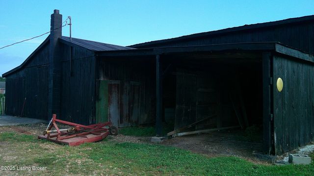 2568 Holy Cross Rd, New Haven, KY 40051