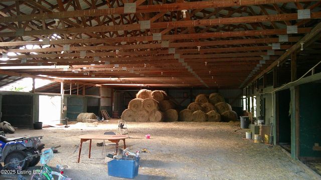 2568 Holy Cross Rd, New Haven, KY 40051