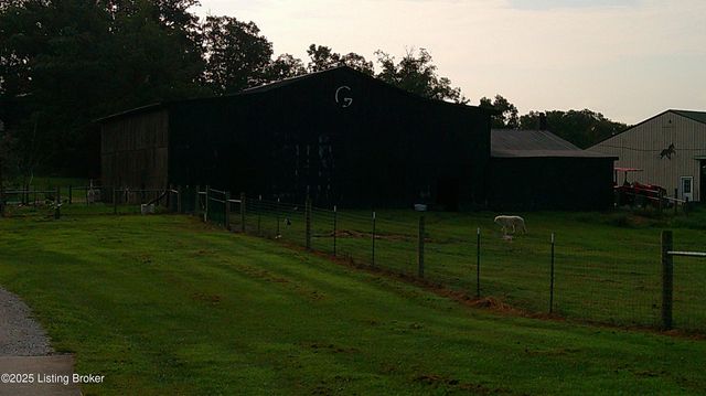 2568 Holy Cross Rd, New Haven, KY 40051