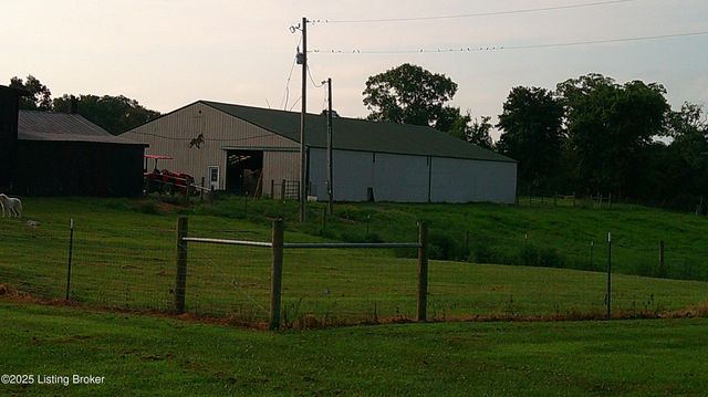 2568 Holy Cross Rd, New Haven, KY 40051