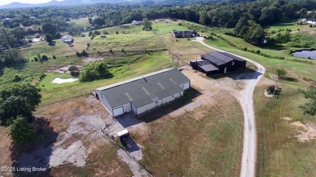 2568 Holy Cross Rd, New Haven, KY 40051