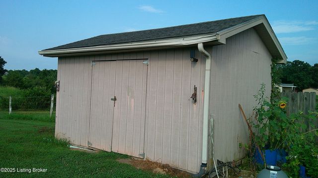 2568 Holy Cross Rd, New Haven, KY 40051