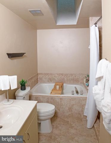 21186 VINELAND SQ, Ashburn, VA 20147