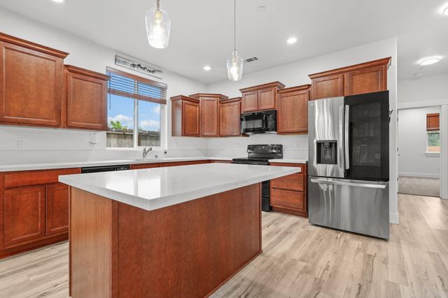 1376 Fitz Place, Redding, CA 96003