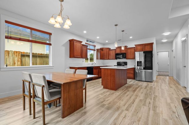 1376 Fitz Place, Redding, CA 96003