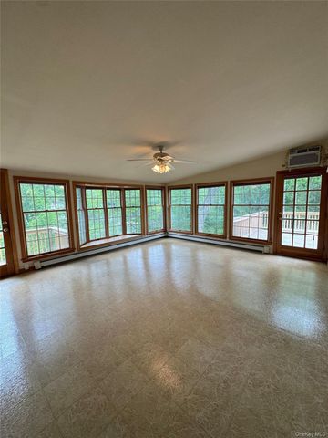 2 Hemlock Court, Bay Shore, NY 11706