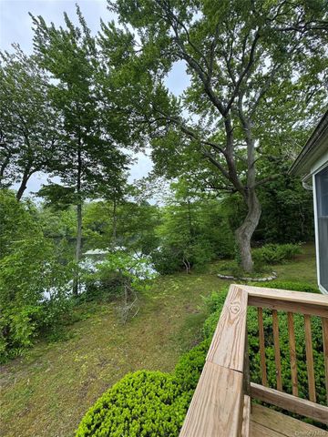 2 Hemlock Court, Bay Shore, NY 11706