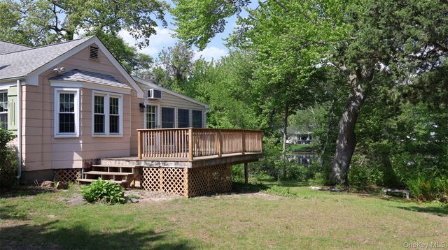 2 Hemlock Court, Bay Shore, NY 11706