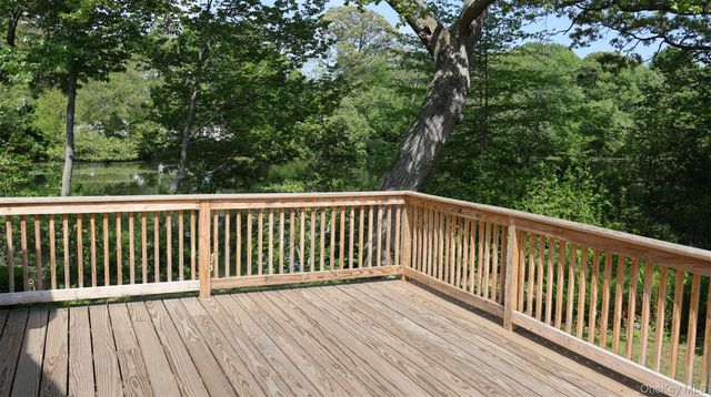 2 Hemlock Court, Bay Shore, NY 11706