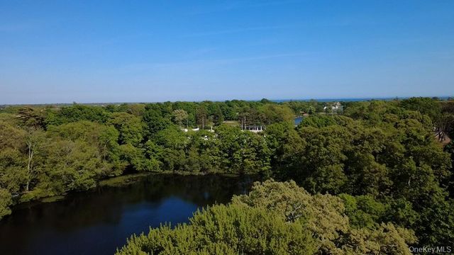 2 Hemlock Court, Bay Shore, NY 11706