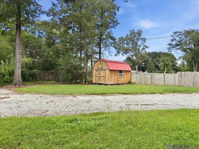 7511 Bear Cave Dr, Denham Springs, LA 70706