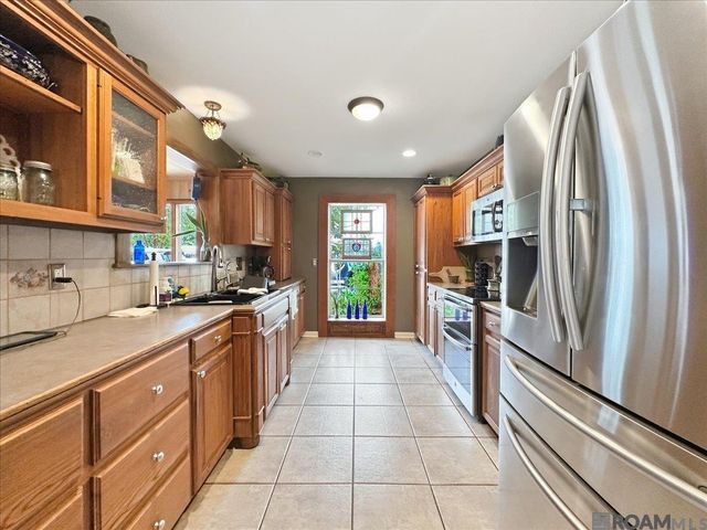 7511 Bear Cave Dr, Denham Springs, LA 70706