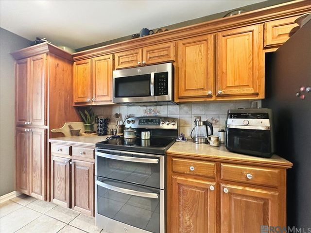 7511 Bear Cave Dr, Denham Springs, LA 70706