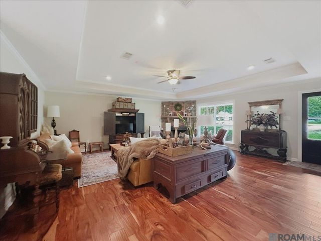 7511 Bear Cave Dr, Denham Springs, LA 70706