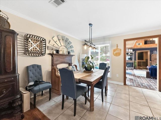 7511 Bear Cave Dr, Denham Springs, LA 70706
