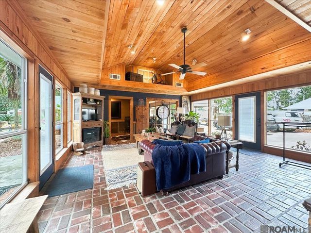 7511 Bear Cave Dr, Denham Springs, LA 70706