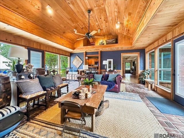 7511 Bear Cave Dr, Denham Springs, LA 70706