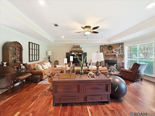 7511 Bear Cave Dr, Denham Springs, LA 70706