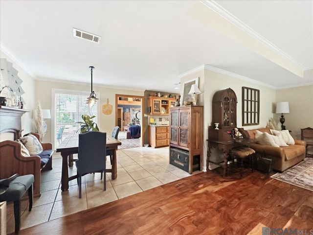 7511 Bear Cave Dr, Denham Springs, LA 70706