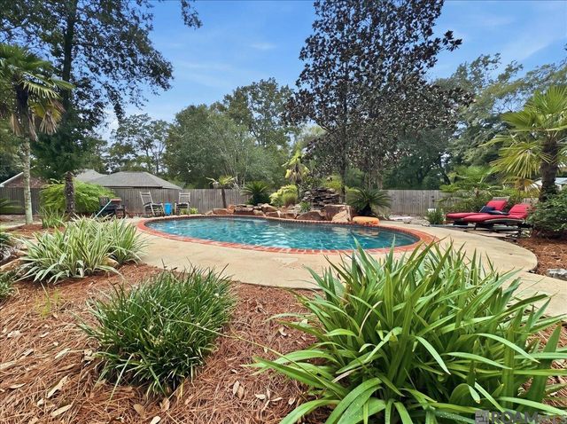 7511 Bear Cave Dr, Denham Springs, LA 70706