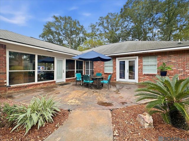 7511 Bear Cave Dr, Denham Springs, LA 70706