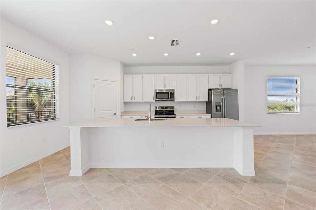 Image 8 of property listing at 5608 SUMMIT POINTE CIRCLE 103, Bradenton, FL 34210