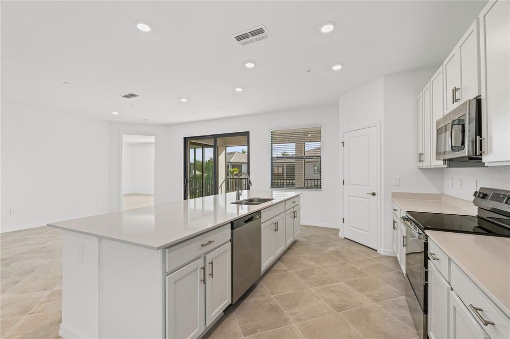 Image 9 of property listing at 5608 SUMMIT POINTE CIRCLE 103, Bradenton, FL 34210