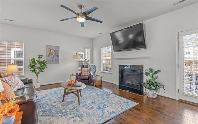 5584 Memorial DR, Virginia Beach, VA 23455