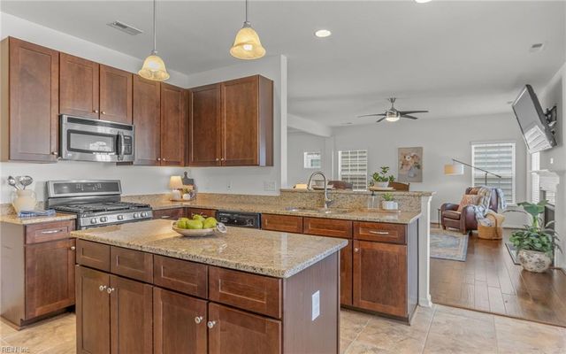 5584 Memorial DR, Virginia Beach, VA 23455