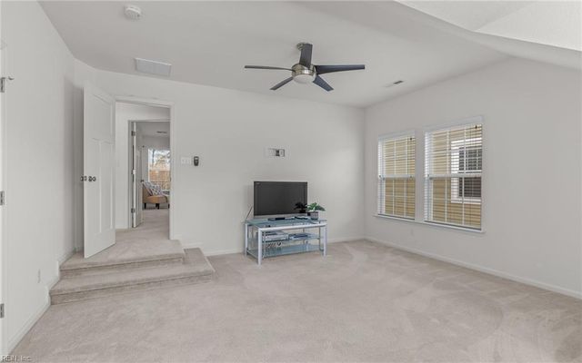 5584 Memorial DR, Virginia Beach, VA 23455