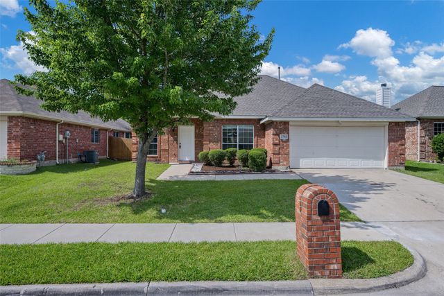 2704 Pennington Drive, Sachse, TX 75048
