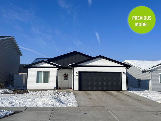 2318 23rd Ave NW, Minot, ND 58703