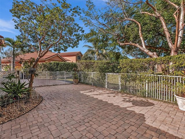 12573 NW 56th Dr, Coral Springs, FL 33076