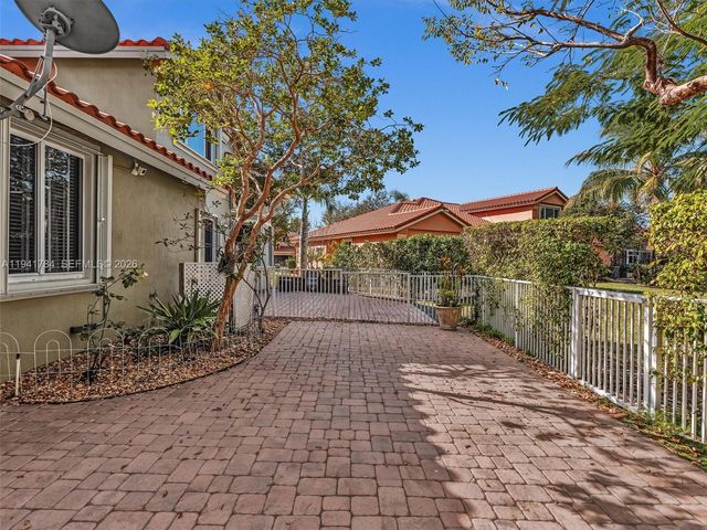 12573 NW 56th Dr, Coral Springs, FL 33076