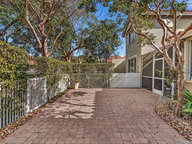 12573 NW 56th Dr, Coral Springs, FL 33076