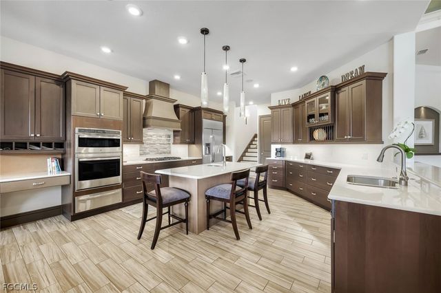 5703 Yardarm CT, Cape Coral, FL 33914