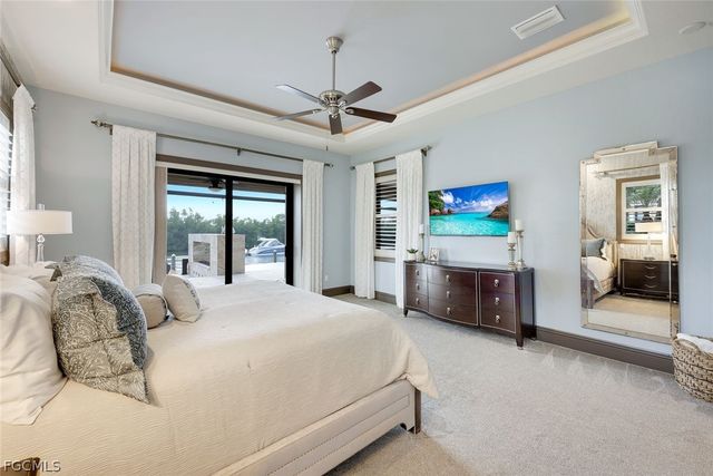 5703 Yardarm CT, Cape Coral, FL 33914