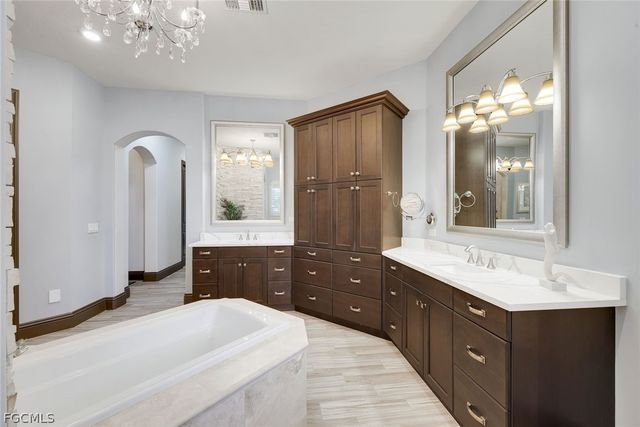 5703 Yardarm CT, Cape Coral, FL 33914