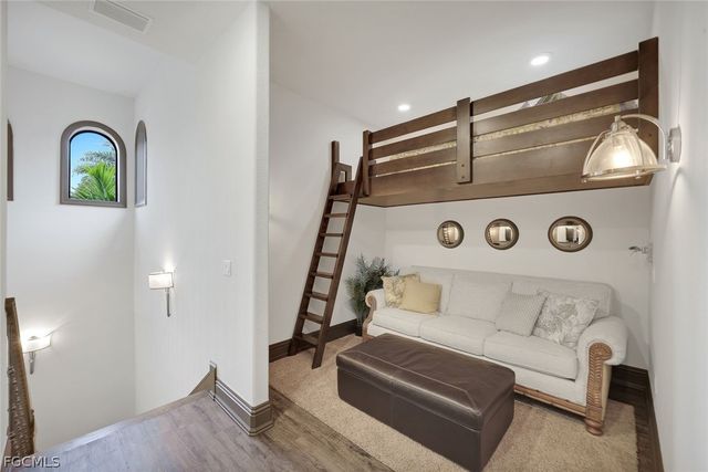 5703 Yardarm CT, Cape Coral, FL 33914