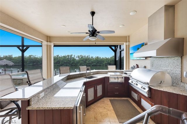 5703 Yardarm CT, Cape Coral, FL 33914