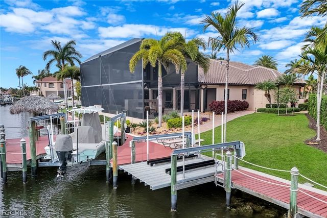 5703 Yardarm CT, Cape Coral, FL 33914