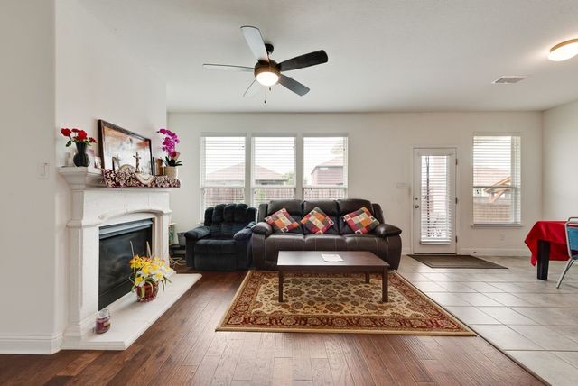 8732 Heliotrope Lane, Fort Worth, TX 76131