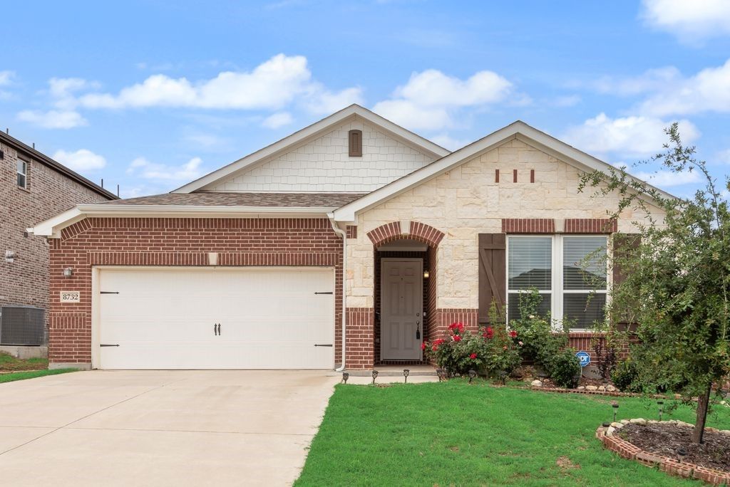 8732 Heliotrope Lane, Fort Worth, TX 76131