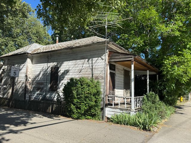 318 Preston Ave, Ione, CA 95640