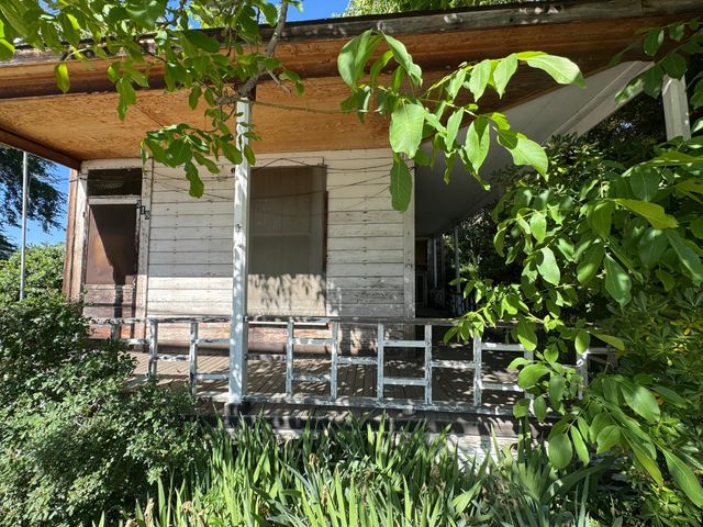 318 Preston Ave, Ione, CA 95640